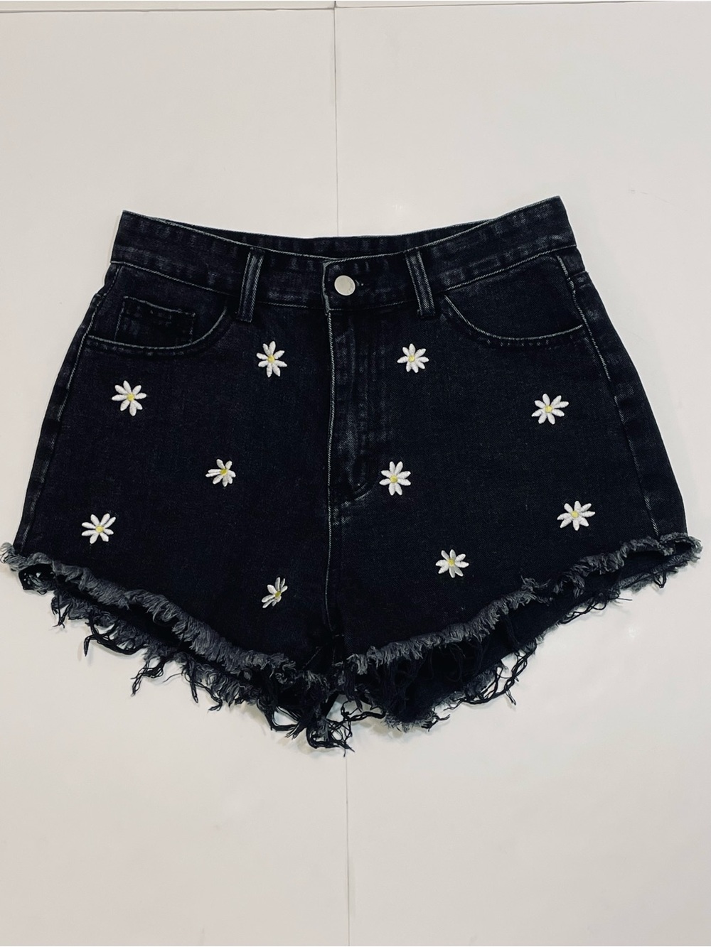 SHEIN Black Daisy Embroidered Cutoff Frayed Hem Denim Shorts Size 6